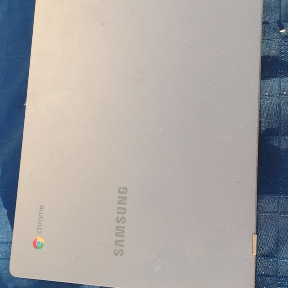 Samsung Chromebook Silver - Picture 2 of 3